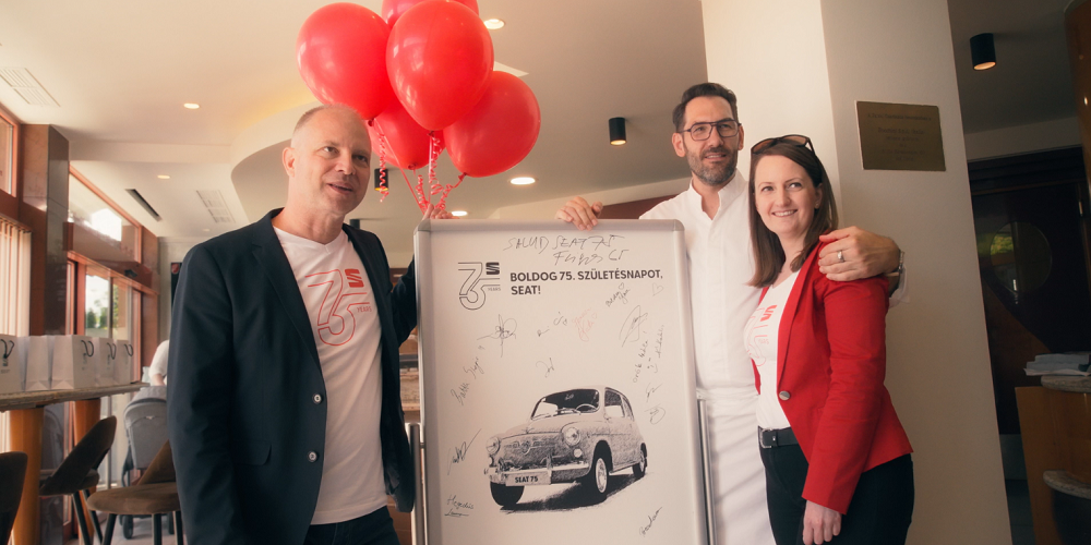 SEAT születésnapi köszöntése 3 ember által