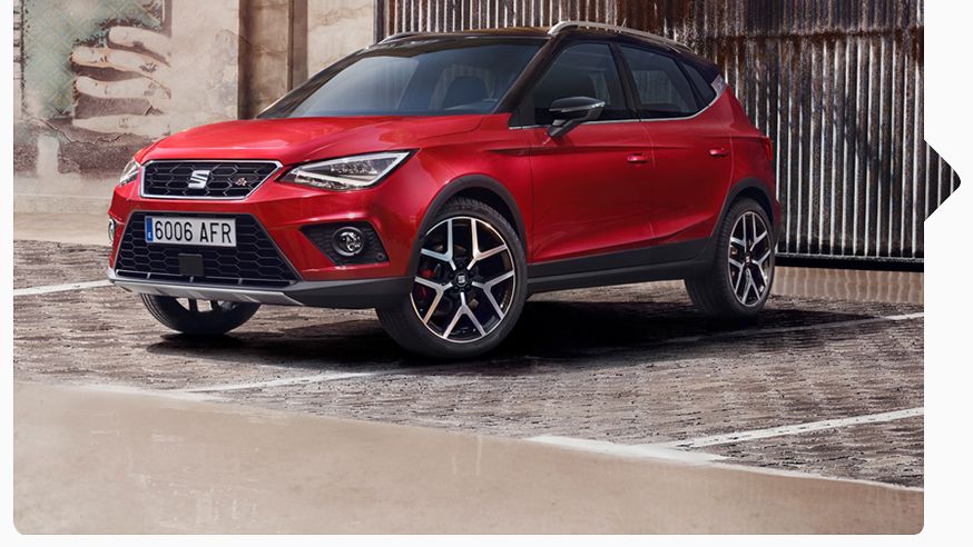 SEAT Arona 2017 üres parkolóban