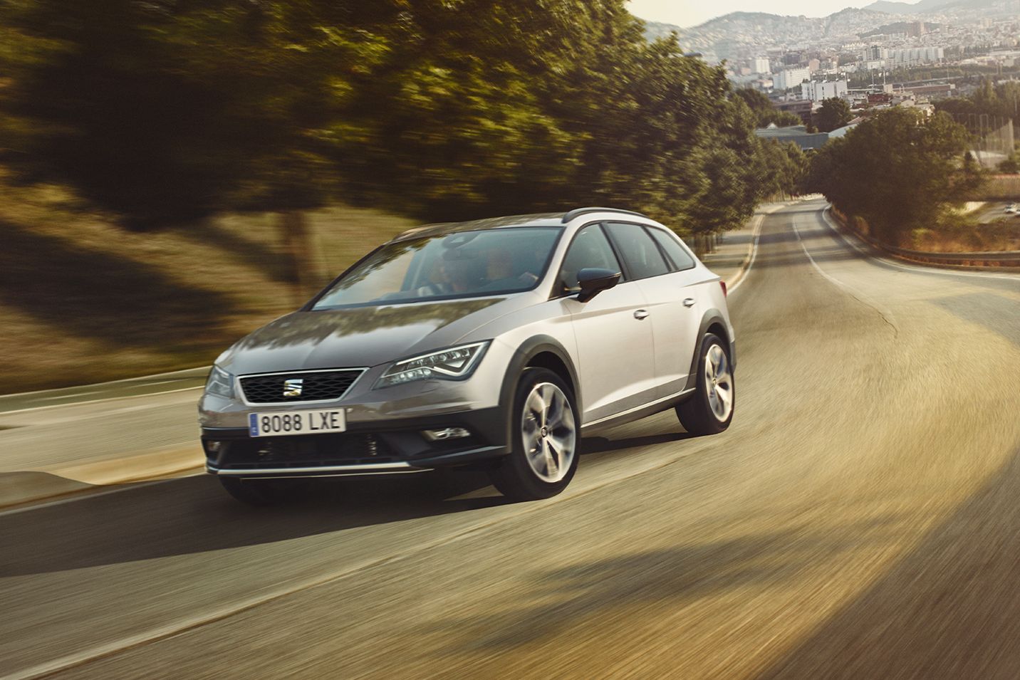 SEAT Leon halad az úton