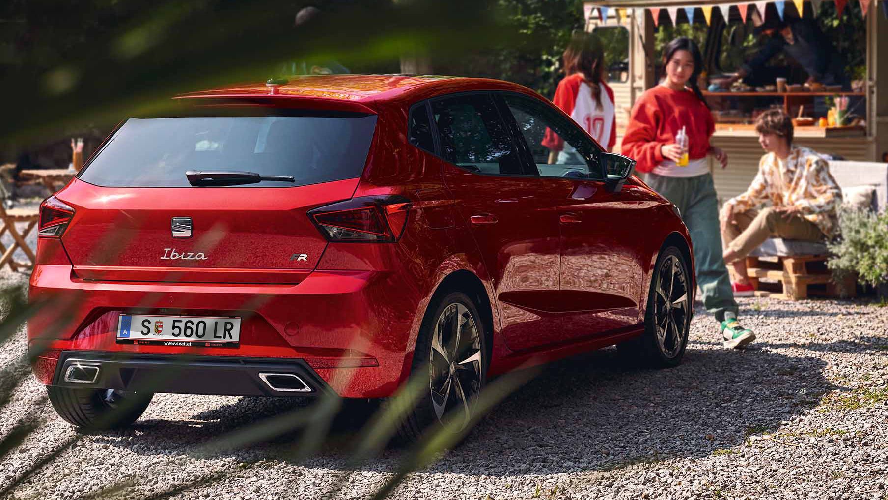 Heckansicht eines roten SEAT Ibiza