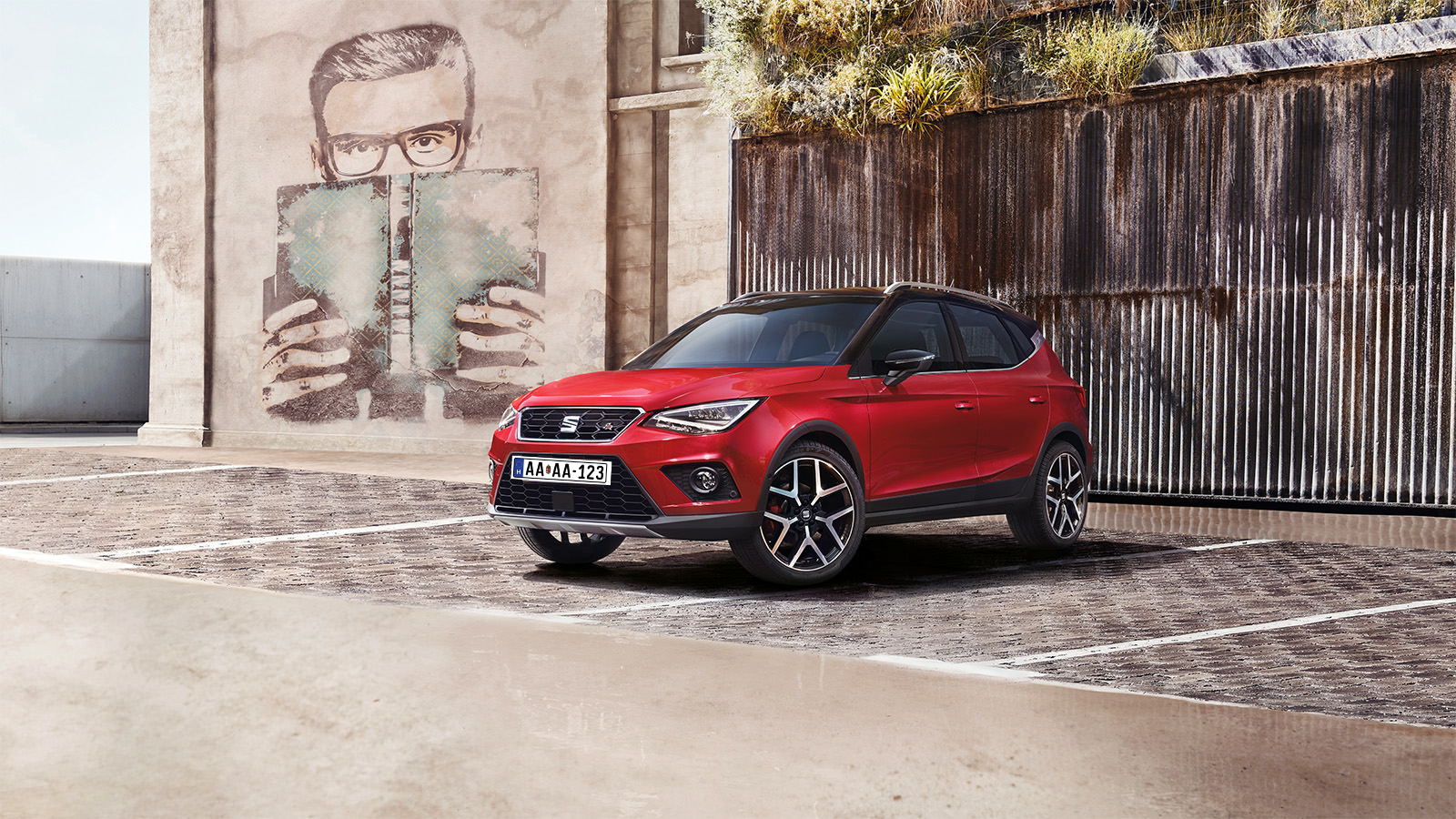 SEAT Arona modell egy üres parkolóban