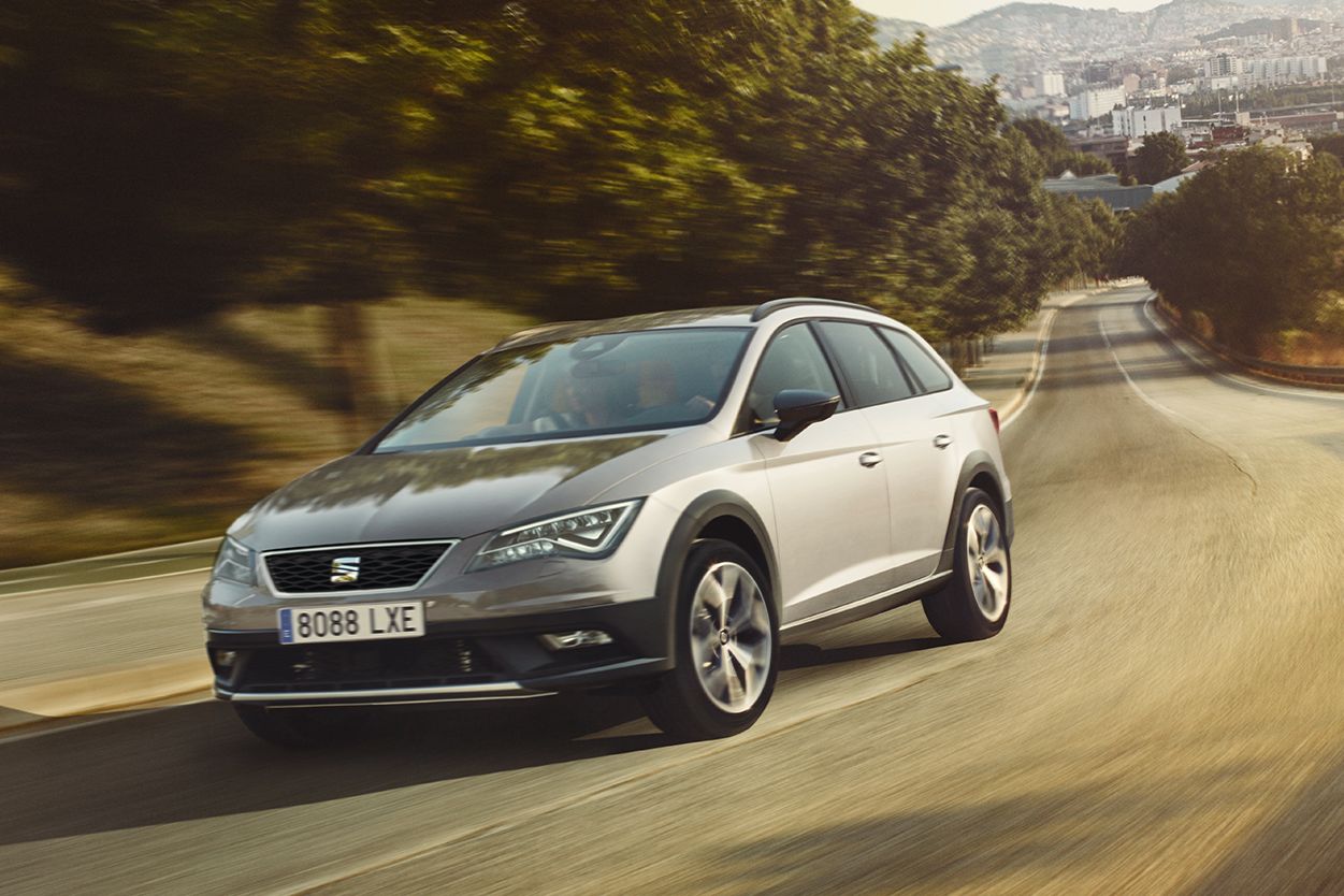 SEAT Leon halad az úton
